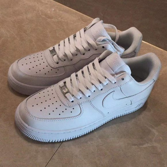 Size 8.5 - Nike Air Force 1 Low ‘07 Triple White Sneaker 315122-111. no box - Picture 3 of 7